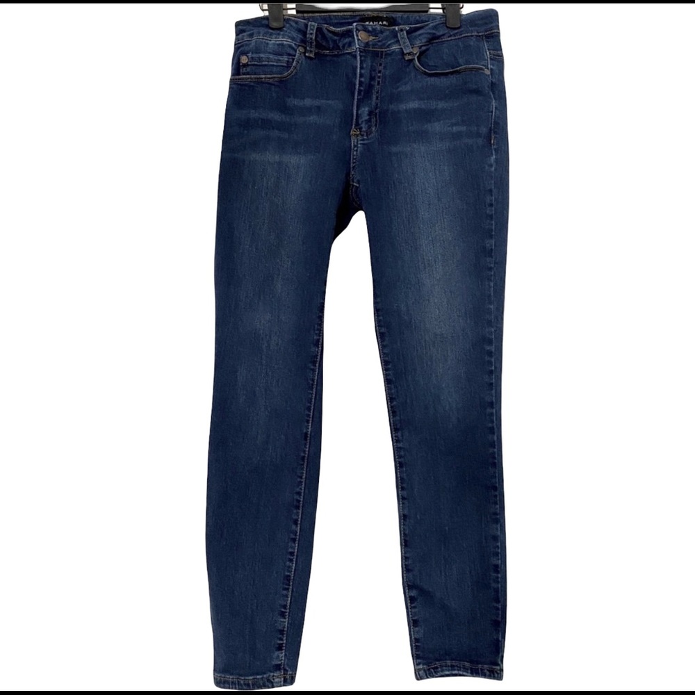 Tahari Like New Med Dark Wash Skinny Jeans Size 6 or 28 With a 9” High Rise